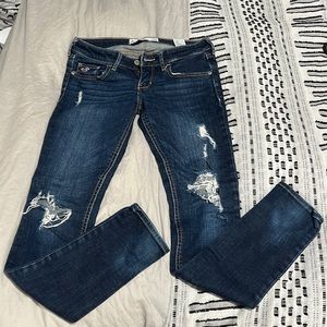 Hollister Ripped Jeans size 3R (W26, L31)
